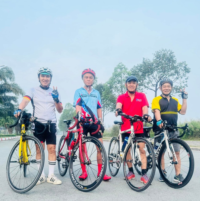 “Câu lạc bộ” xe đạp, cà phê - Ảnh 4. “Câu lạc bộ” xe đạp, cà phê - Ảnh 4.