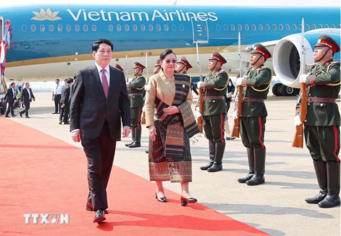 Chủ tịch nước Lương Cường đến Vientiane, bắt đầu thăm Lào- Ảnh 6. Chủ tịch nước Lương Cường đến Vientiane, bắt đầu thăm Lào- Ảnh 6.