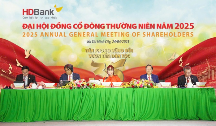 Tỉ phú Nguyễn Thị Phương Thảo nói về đầu tư cổ phiếu ngân hàng lãi hơn 4 lần- Ảnh 2. Tỉ phú Nguyễn Thị Phương Thảo nói về đầu tư cổ phiếu ngân hàng lãi hơn 4 lần- Ảnh 2.