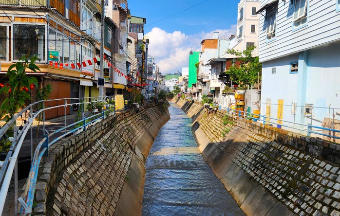 Cụ ông 80 tuổi bị nước suối cuốn trôi ở Đà Lạt- Ảnh 1. Cụ ông 80 tuổi bị nước suối cuốn trôi ở Đà Lạt- Ảnh 1.