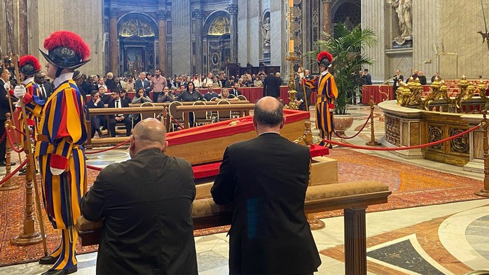 Thế giới tưởng nhớ Giáo hoàng Francis - Ảnh 1. Cộng đồng cách xa hàng ngàn km tưởng nhớ Giáo hoàng Francis - Ảnh 1.