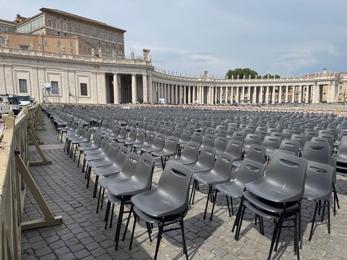 Thế giới tưởng nhớ Giáo hoàng Francis - Ảnh 4. Cộng đồng cách xa hàng ngàn km tưởng nhớ Giáo hoàng Francis - Ảnh 4.