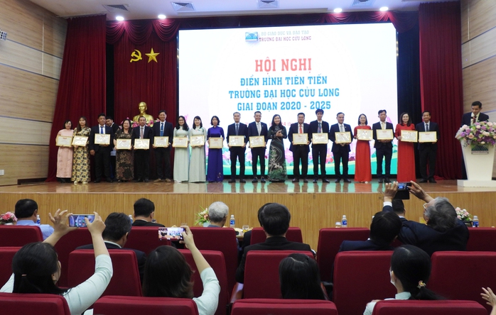 Trường ĐH Cửu Long tổ chức hội nghị điển hình tiên tiến- Ảnh 7. Trường ĐH Cửu Long tổ chức hội nghị điển hình tiên tiến- Ảnh 7.