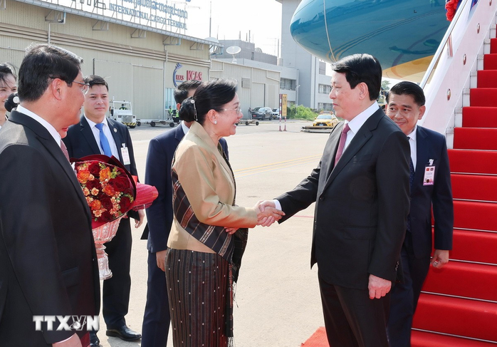 Chủ tịch nước Lương Cường đến Vientiane, bắt đầu thăm Lào- Ảnh 3. Chủ tịch nước Lương Cường đến Vientiane, bắt đầu thăm Lào- Ảnh 3.