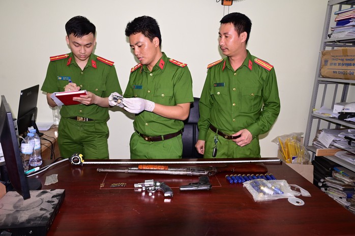 Người đàn ông "chơi" ma túy, tàng trữ 3 khẩu súng và 39 viên đạn- Ảnh 3. Người đàn ông "chơi" ma túy, tàng trữ 3 khẩu súng và 39 viên đạn- Ảnh 3.
