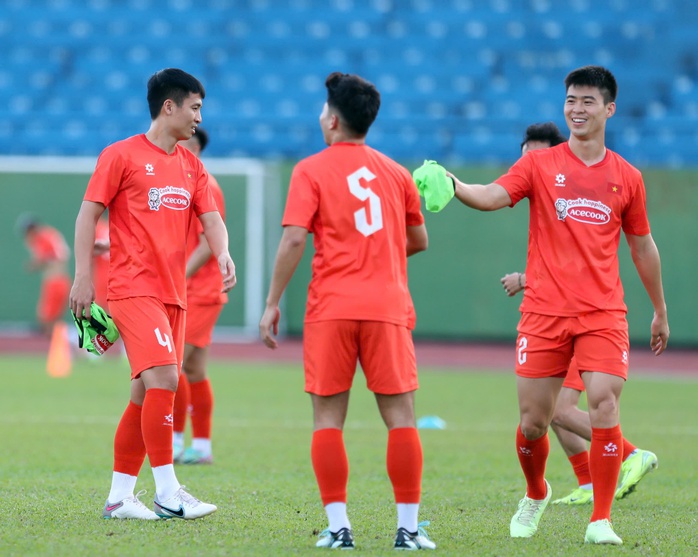 Trung vệ tuyển Việt Nam háo hức so tài Manchester United - Ảnh 5.