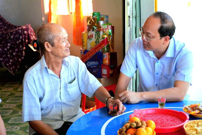 Bí thư Tỉnh ủy Cà Mau Nguyễn Hồ Hải ân cần thăm hỏi gia đình có công với cách mạng- Ảnh 2. Bí thư Tỉnh ủy Cà Mau Nguyễn Hồ Hải ân cần thăm hỏi gia đình có công với cách mạng- Ảnh 2.
