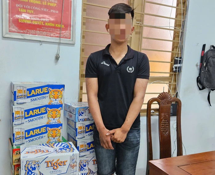 Đột nhập quán nhậu, hai thanh niên trộm 20 thùng bia đi bán- Ảnh 1. Đột nhập quán nhậu, hai thanh niên trộm 20 thùng bia đi bán- Ảnh 1.