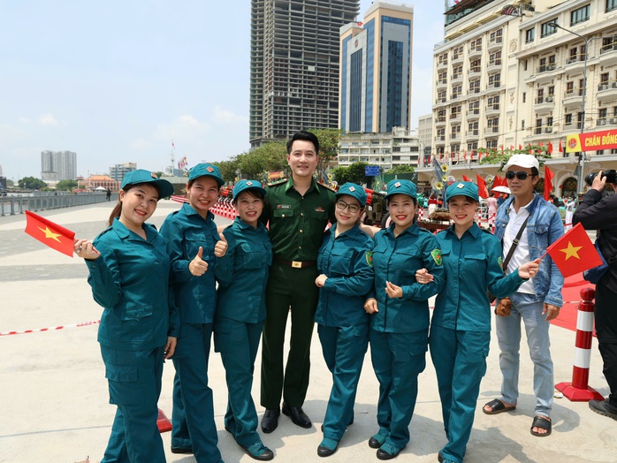 Nguyễn Phi Hùng với Hành khúc tuổi trẻ Việt Nam - Ảnh 1.