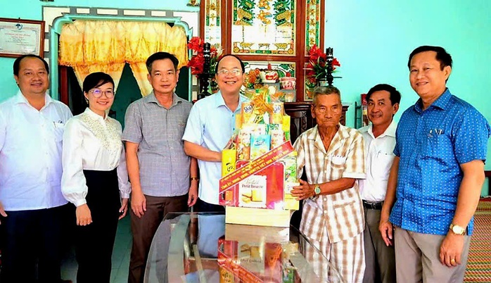 Bí thư Tỉnh ủy Cà Mau Nguyễn Hồ Hải ân cần thăm hỏi gia đình có công với cách mạng- Ảnh 1. Bí thư Tỉnh ủy Cà Mau Nguyễn Hồ Hải ân cần thăm hỏi gia đình có công với cách mạng- Ảnh 1.
