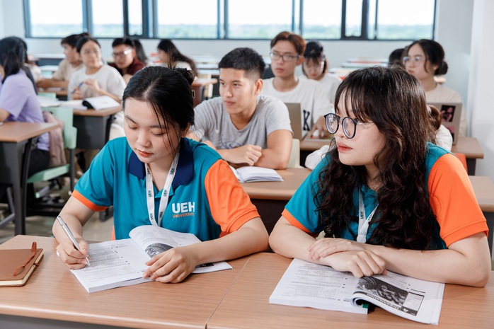 Lần đầu lọt tốp bảng xếp hạng châu Á, ĐH Kinh tế "soán ngôi" cao nhất của Việt Nam - Ảnh 1.