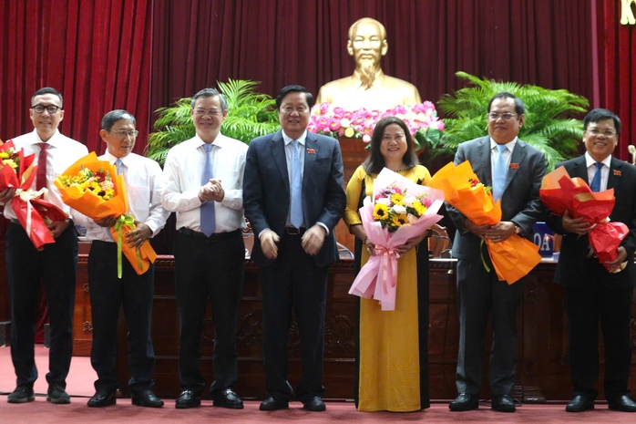 Cần Thơ miễn nhiệm ủy viên UBND thành phố đối với 5 nguyên giám đốc sở - Ảnh 2.