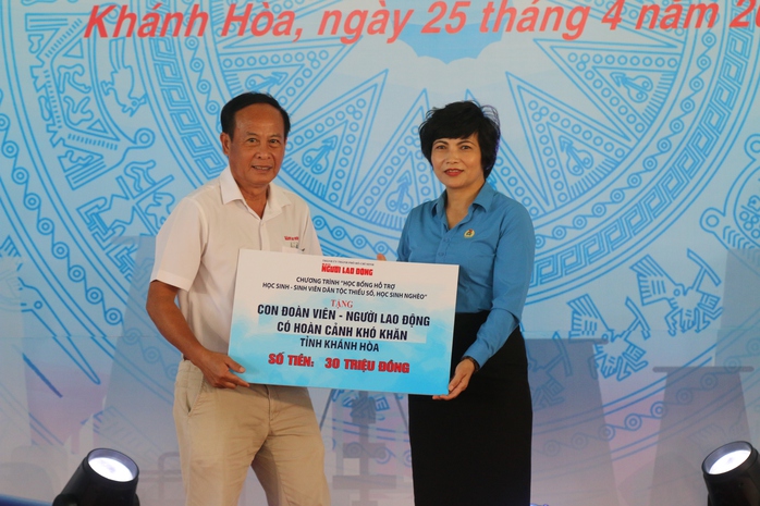 Khánh thành 20 mái ấm nghĩa tình tại Cao Bằng - Ảnh 2. Khánh thành 20 mái ấm nghĩa tình tại Cao Bằng - Ảnh 1.