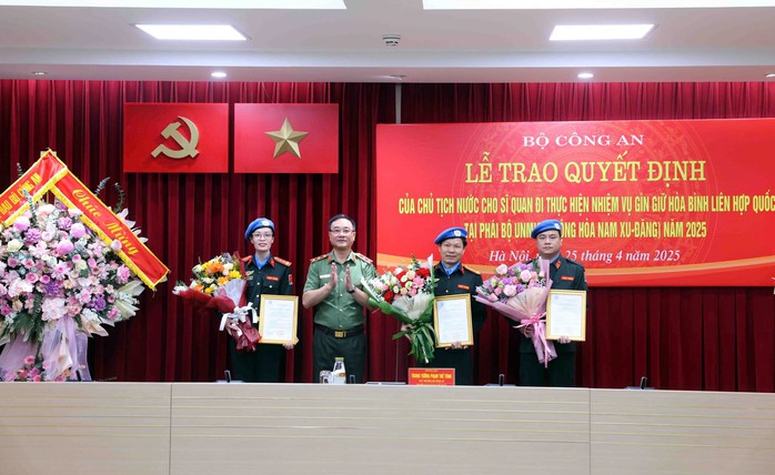 Ba sĩ quan công an lên đường làm nhiệm vụ gìn giữ hòa bình Liên hợp quốc- Ảnh 1. Ba sĩ quan công an lên đường làm nhiệm vụ gìn giữ hòa bình Liên hợp quốc- Ảnh 1.