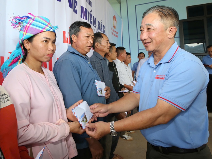 Khánh thành 20 căn nhà bạn đọc Báo Người Lao Động hỗ trợ người dân Cao Bằng bị ảnh hưởng bão Yagi- Ảnh 2. Khánh thành 20 căn nhà bạn đọc Báo Người Lao Động hỗ trợ người dân Cao Bằng bị ảnh hưởng bão Yagi- Ảnh 2.
