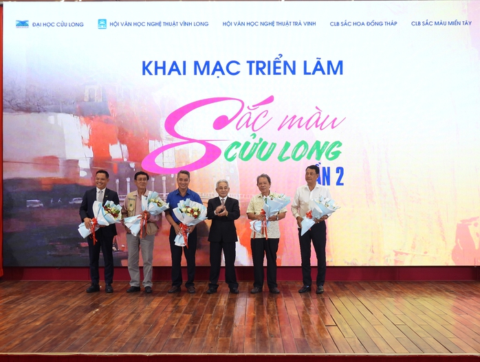 Trường ĐH Cửu Long triển lãm tranh “Sắc màu Cửu Long”- Ảnh 3. Trường ĐH Cửu Long triển lãm tranh “Sắc màu Cửu Long”- Ảnh 3.