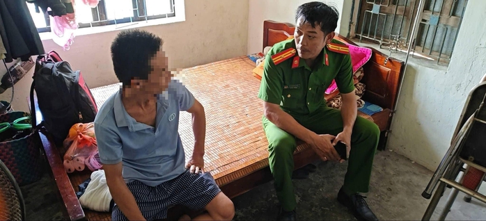 Thấy xe, dép con trên cầu, mẹ già khóc ngất- Ảnh 3. Thấy xe, dép con trên cầu, mẹ già khóc ngất- Ảnh 3.