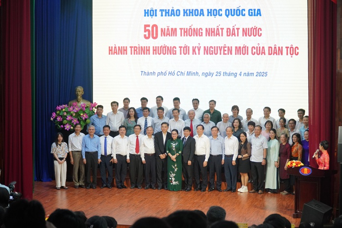 130 tham luận tại hội thảo khoa học về 50 năm thống nhất đất nước - Ảnh 1.