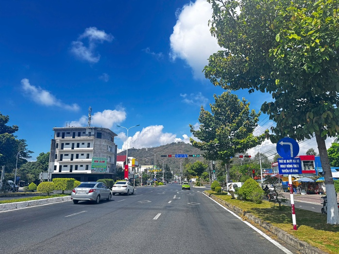 Vụ đặt trạm thu phí gây bức xúc ở An Giang: Thiếu minh bạch với du khách!- Ảnh 3. Vụ đặt trạm thu phí gây bức xúc ở An Giang: Thiếu minh bạch với du khách!- Ảnh 3.