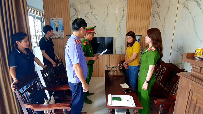 Bắt kẻ làm giả giấy báo của công an, lừa 540 triệu đồng - Ảnh 2.