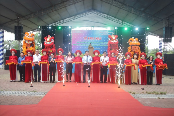 Long An tổ chức sự kiện thu hút đông đảo du khách và người dân - Ảnh 1.