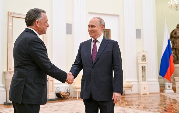 Tổng thống Mỹ và tổng thống Ukraine gặp nhau khi dự lễ tang Giáo hoàng Francis - Ảnh 2.