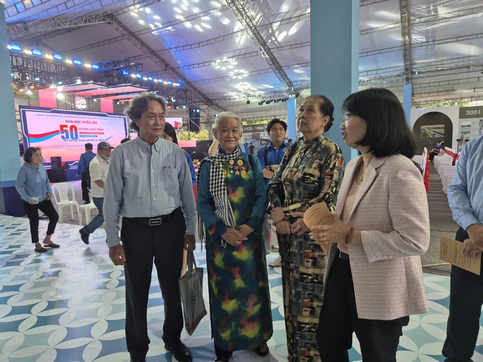TP HCM: Khai mạc triển lãm 50 tác phẩm văn học - nghệ thuật, công trình, sự kiện tiêu biểu- Ảnh 10.