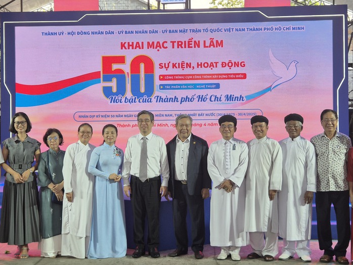 TP HCM: Khai mạc triển lãm 50 tác phẩm văn học - nghệ thuật, công trình, sự kiện tiêu biểu- Ảnh 11.