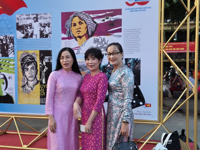 NSND Xuân Bắc, Thu Trang… hội ngộ tại triển lãm về điện ảnh - Ảnh 19.