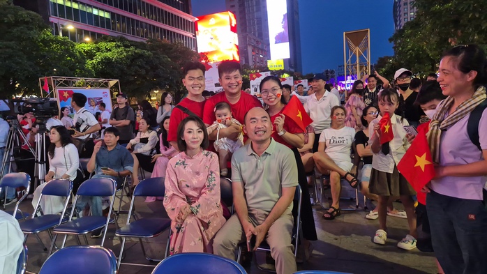 NSND Xuân Bắc, Thu Trang… hội ngộ tại triển lãm về điện ảnh - Ảnh 11.