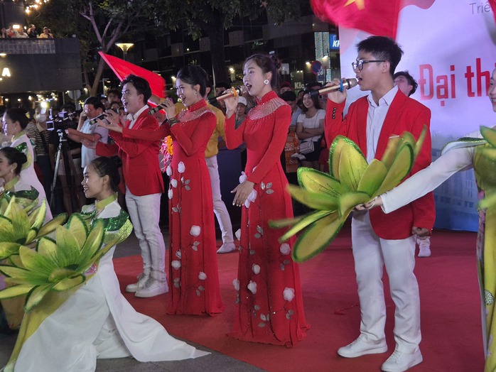 NSND Xuân Bắc, Thu Trang… hội ngộ tại triển lãm về điện ảnh - Ảnh 3.