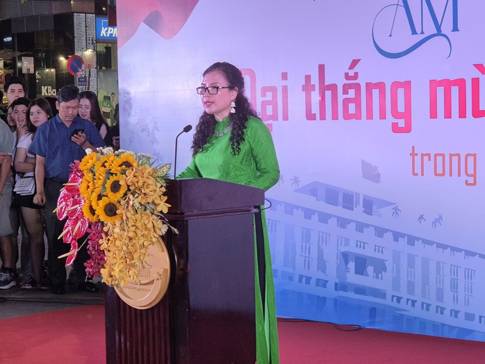 NSND Xuân Bắc, Thu Trang… hội ngộ tại triển lãm về điện ảnh - Ảnh 4.