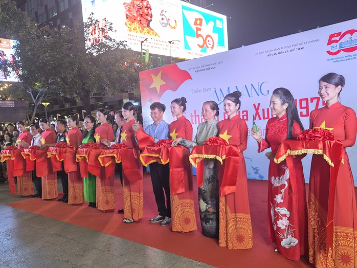 NSND Xuân Bắc, Thu Trang… hội ngộ tại triển lãm về điện ảnh - Ảnh 6.