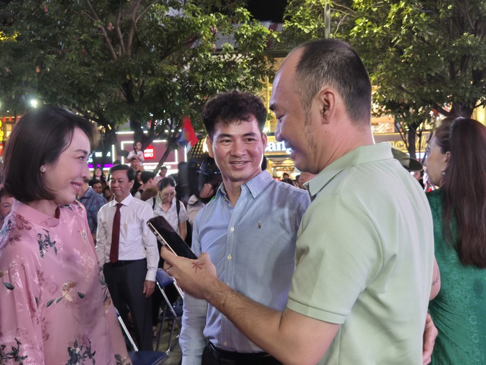 NSND Xuân Bắc, Thu Trang… hội ngộ tại triển lãm về điện ảnh - Ảnh 8.