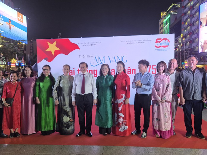 NSND Xuân Bắc, Thu Trang… hội ngộ tại triển lãm về điện ảnh - Ảnh 7.