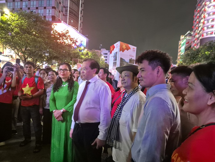 NSND Xuân Bắc, Thu Trang… hội ngộ tại triển lãm về điện ảnh - Ảnh 12.