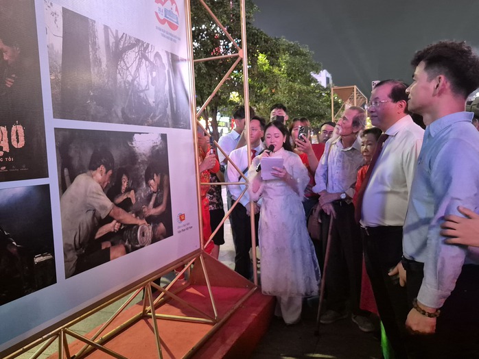 NSND Xuân Bắc, Thu Trang… hội ngộ tại triển lãm về điện ảnh - Ảnh 14.
