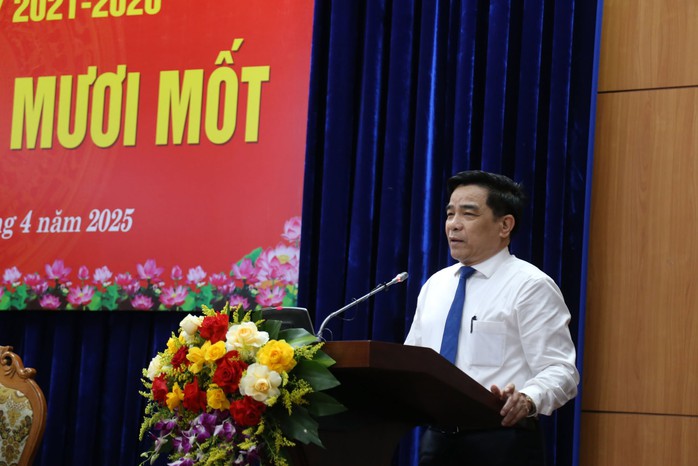 Chủ tịch Quảng Nam: Cần chính sách hỗ trợ cán bộ ở xa ra Đà Nẵng công tác- Ảnh 3. Chủ tịch Quảng Nam: Cần chính sách hỗ trợ cán bộ ở xa ra Đà Nẵng công tác- Ảnh 3.