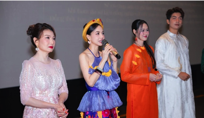 Đinh Ngọc Diệp giải thích lý do làm NSND Mỹ Uyên trật xương sườn- Ảnh 3. Đinh Ngọc Diệp giải thích lý do làm NSND Mỹ Uyên trật xương sườn- Ảnh 3.