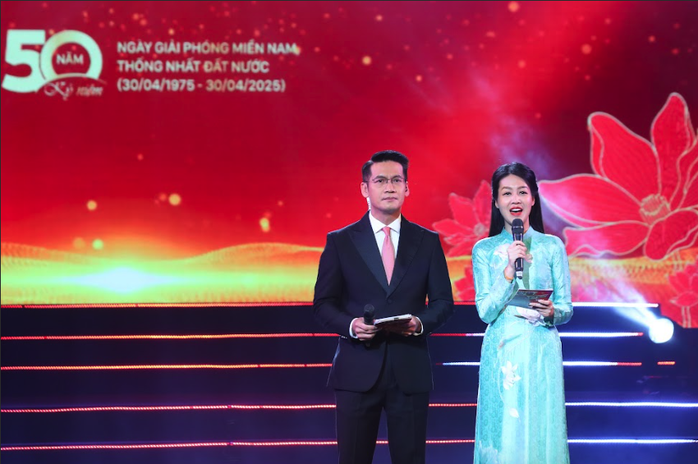 Video VOV công bố bản tin chiến thắng ngày 30-4 lay động hàng triệu người- Ảnh 1. Video VOV công bố bản tin chiến thắng ngày 30-4 lay động hàng triệu người- Ảnh 1.