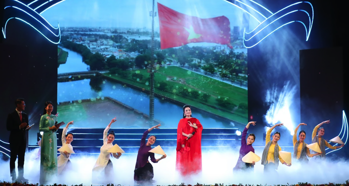 Video VOV công bố bản tin chiến thắng ngày 30-4 lay động hàng triệu người- Ảnh 5. Video VOV công bố bản tin chiến thắng ngày 30-4 lay động hàng triệu người- Ảnh 5.