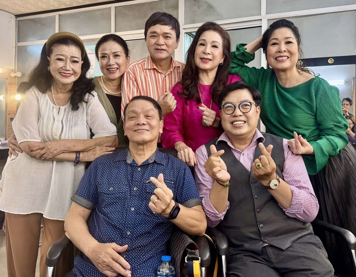 Phát sóng chương trình "Nghệ sĩ và sàn diễn" – Mười năm giữ lửa yêu thương cho sân khấu Việt - Ảnh 8.