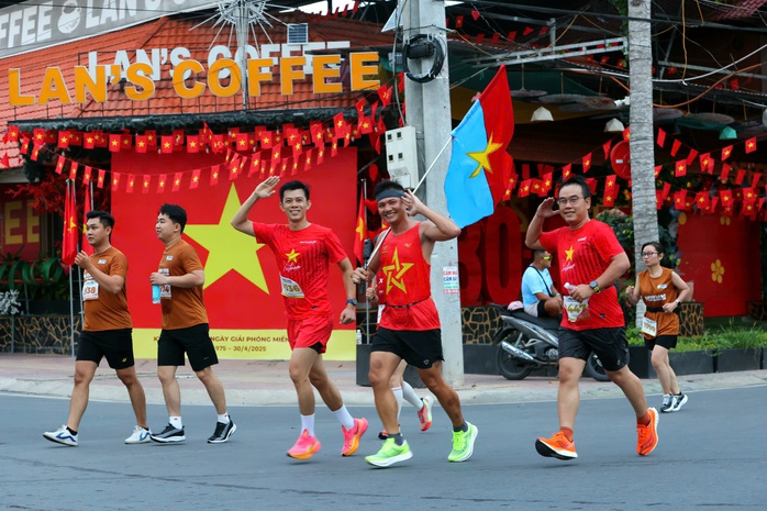 Hình ảnh vô cùng đặc biệt tại 1 giải chạy quy mô lớn ở ĐBSCL- Ảnh 8. Hình ảnh vô cùng đặc biệt tại 1 giải chạy quy mô lớn ở ĐBSCL- Ảnh 8.
