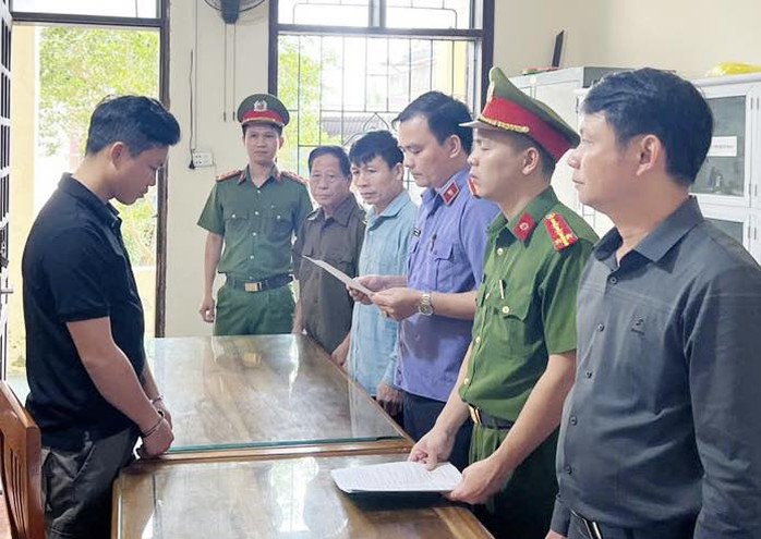 Giật mình kết quả xét nghiệm tài xế xe bán tải gây tai nạn khiến 2 mẹ con thương vong
- Ảnh 1. Giật mình kết quả xét nghiệm tài xế xe bán tải gây tai nạn khiến 2 mẹ con thương vong
- Ảnh 1.