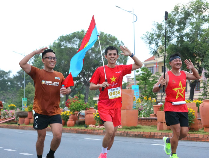 Hình ảnh vô cùng đặc biệt tại 1 giải chạy quy mô lớn ở ĐBSCL- Ảnh 11. Hình ảnh vô cùng đặc biệt tại 1 giải chạy quy mô lớn ở ĐBSCL- Ảnh 11.