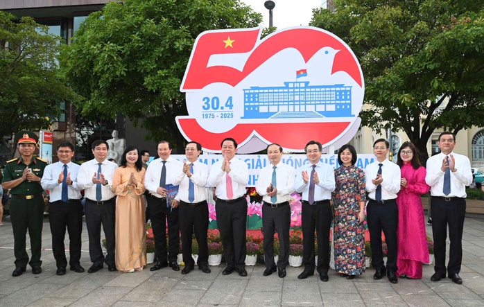 Khai mạc triển lãm “Đại thắng Mùa Xuân 1975 với Kỷ nguyên phát triển mới của dân tộc Việt Nam” - Ảnh 3.