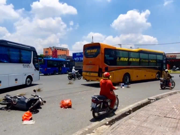 TP HCM: Tai nạn nghiêm trọng liên quan xe khách ở Bình Tân- Ảnh 1. TP HCM: Tai nạn nghiêm trọng liên quan xe khách ở Bình Tân- Ảnh 1.