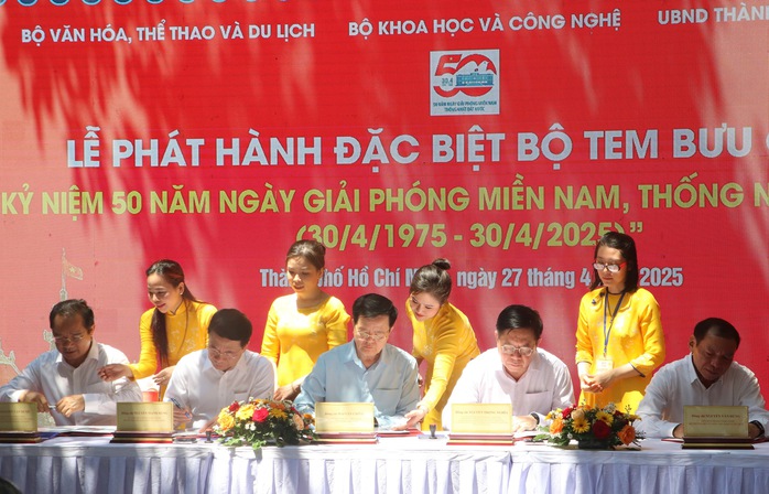 Khai trương Trung tâm báo chí Lễ kỷ niệm 50 năm thống nhất đất nước tại Hội Nhà báo TP HCM - Ảnh 4.