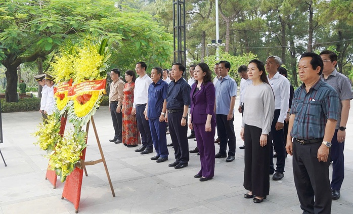 Tri ân gia đình chính sách và các anh hùng liệt sĩ tại Quảng Trị- Ảnh 2. Tri ân gia đình chính sách và các anh hùng liệt sĩ tại Quảng Trị- Ảnh 2.
