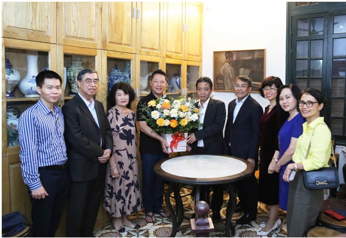 Ủy ban Quốc gia UNESCO Việt Nam thăm, chúc mừng gia đình cố nhạc sĩ Hoàng Vân- Ảnh 6. Ủy ban Quốc gia UNESCO Việt Nam thăm, chúc mừng gia đình cố nhạc sĩ Hoàng Vân- Ảnh 6.